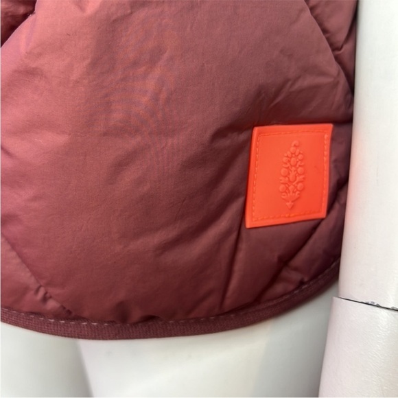 FP Movement Chill Out PrimaLoft Poncho Quilted Puffer Vest NWT One size - Picture 5 of 13